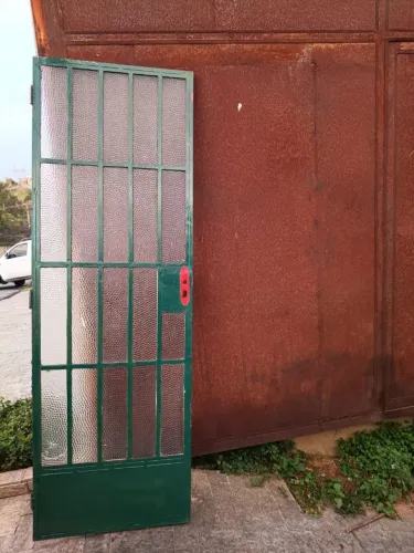 PORTÃO social 75centimetro de largura por 2,15 metros de altura