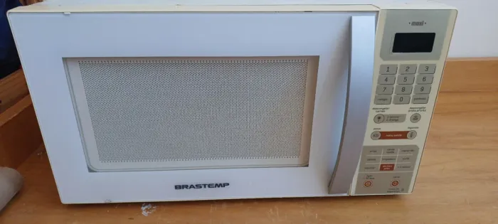 MICRONDAS BRASTEMP 30L - Ótimo Estado