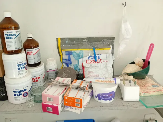 OPORTUNIDADE ÚNICA - LOTE DE LABORATÓRIO PARA PRÓTESES