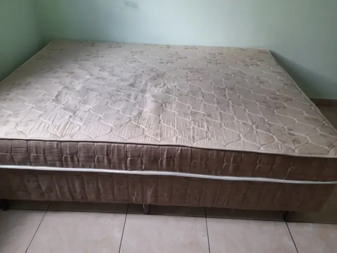Vendo cama box casal semi nova. R$ 300,00