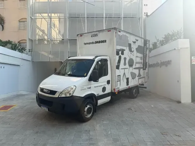 Vendo Iveco Daily 35S14 11/12 Baú - Entrada R$22.500,00 + parcelas