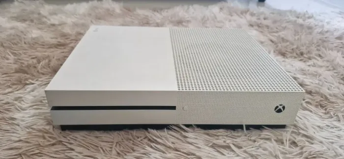 Xbox One S 1TB - Usado e conservado