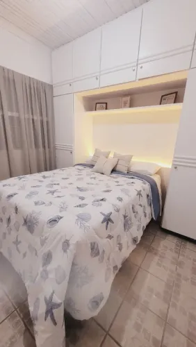 Aluga-se Quarto mobiliado para homens com Cozinha