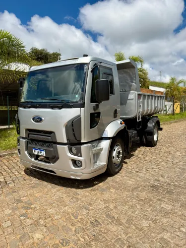 Caminhão Toco Caçamba Basculante Ford Cargo 1319