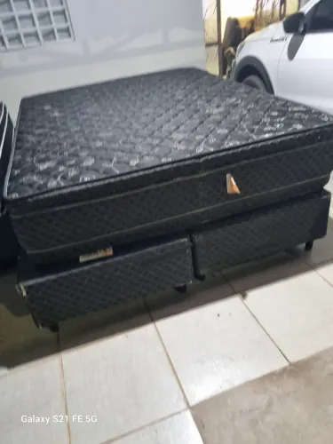 Cama Box Queen size colchão molas enssacadas em perfeito estado de uso Entrego 