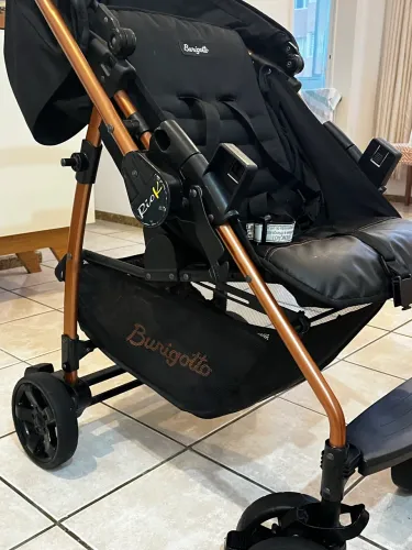 **Carrinho de bebê Burigotto - Usado**