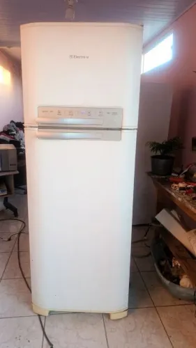 Linda Geladeira Frost Free Electrolux ENTREGO