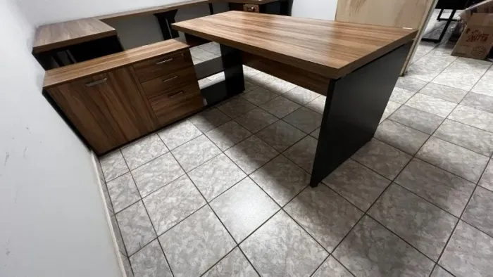 01 - Mesa de Escritório em L com Armário Lateral e Gavetão 1,70 m x 70
