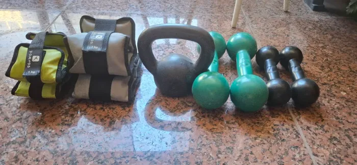 Conjunto de pesos (Halteres, kettlebells e tornozeleiras) !CONFERIR DESCRIÇÃO!