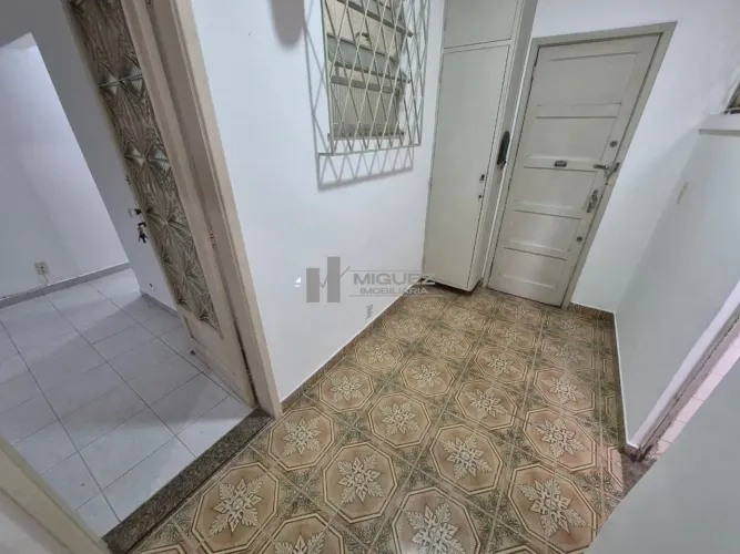 Alugo apartamento com 1 quarto na Av. Maracanã - Maracanã