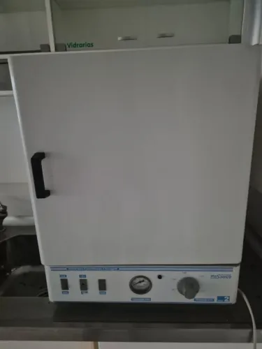 ESTUFA PARA ESTERILIZAÇÃO E SECAGEM 
