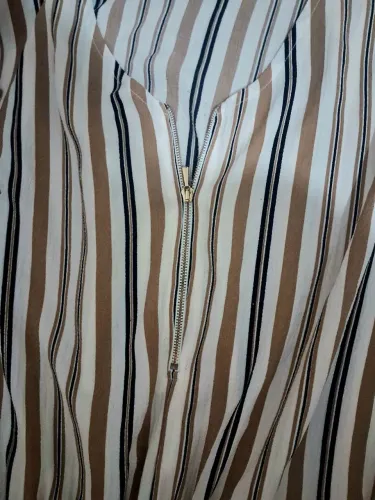 Macacão listrado, tipo pantacourt, tamanho G,