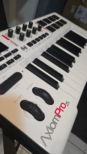 Teclado Controlador M-AUDIO AXIOM PRO 25