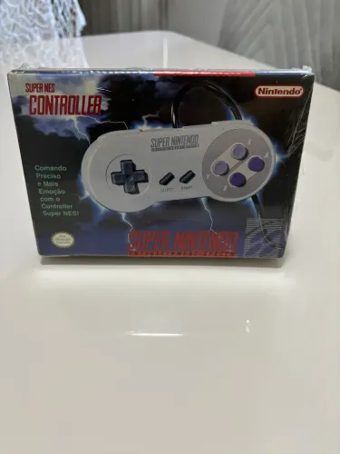 ? Controle original Super Nintendo, ainda lacrado originalmente.