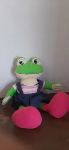 Sapinha de Pelúcia Fofa com Vestidinho e Sapato Rosa - Perfeita para Decoração ou Presente