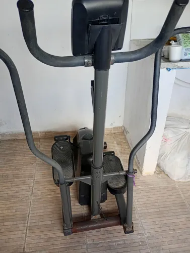 Bicicleta ergométrica pedalar