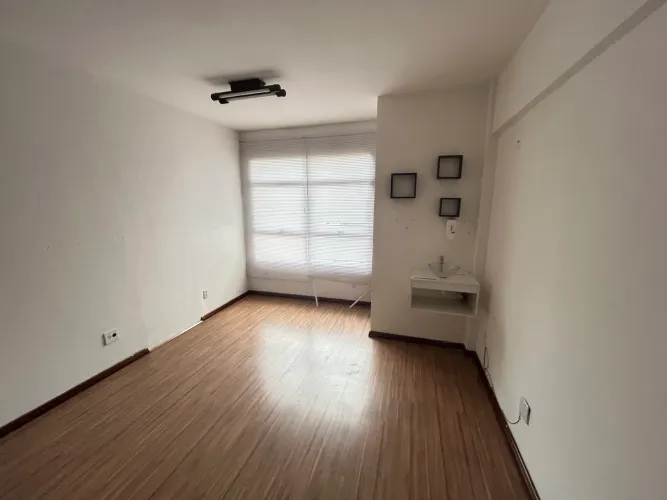 Sala Barro Preto esquina com Augusto de Lima, quase de frente ao fórum. Elevador 3° Andar 