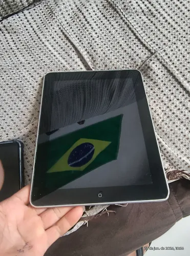 Dois ipads pra uso de peças 