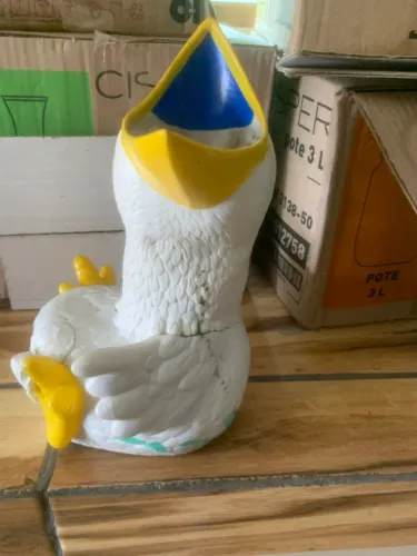 Galinha pega ovo usada