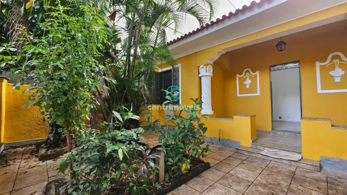 Casa com 2 quartos, quintal , terraço e 3 vagas para locação, Grajaú, Rio de Janeiro, RJ