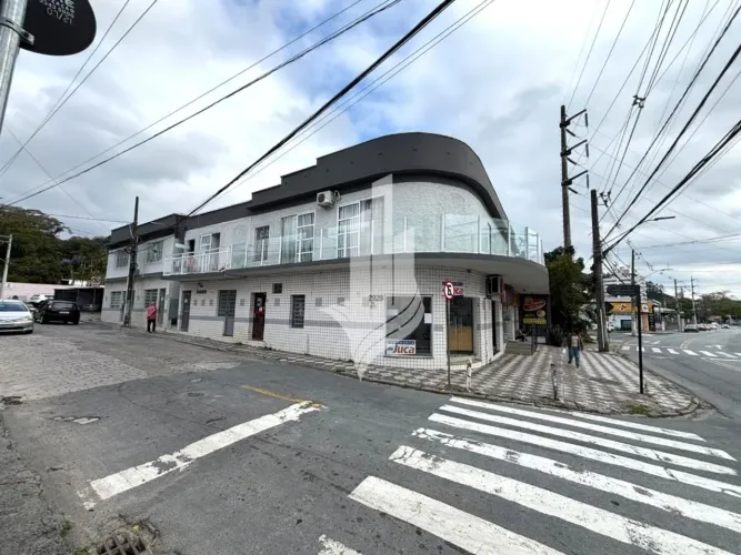 Prédio comercial e residencial a venda no bairro da Velha