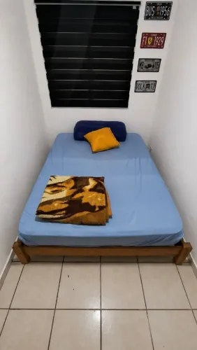 Cama de Casal em Madeira Maciça + Colchão