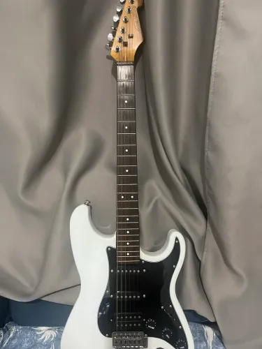 Guitarra Giannini stratosonic