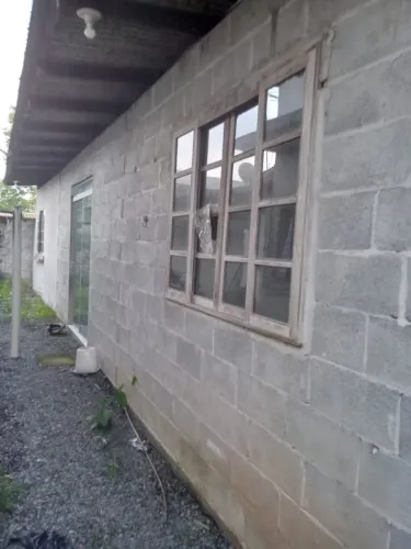 Vendo casa para desmanchar e levar tudo que conseguir 