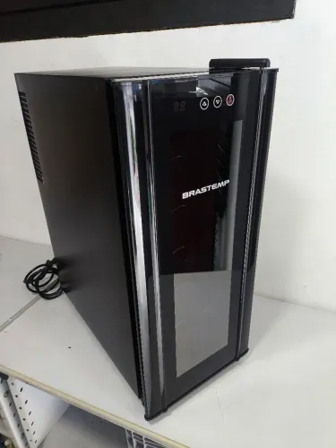 Adega climatizada para vinhos 110v