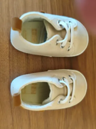 Sapato infantil da marca Carter's