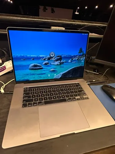 Macbook Pro 2019 i9 64GB RAM 1TB SSD