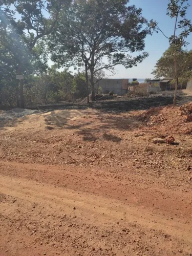 Lote no lago Corumbá 3 na beira do lago 185km de Goiânia 