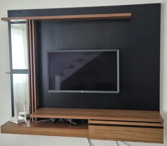 Painel para TV até 55 Polegadas LED Prateleira de Vidro Denver Preto Fosco (USADO)
