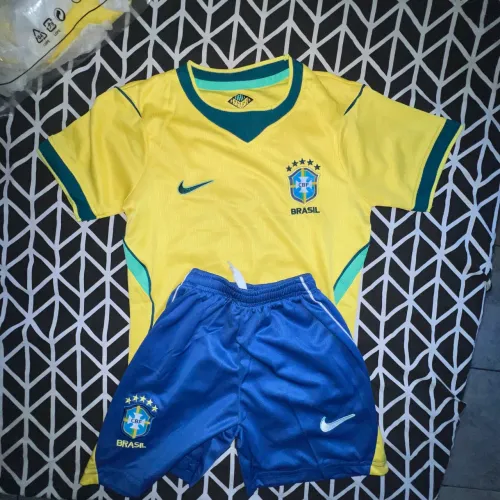Conjunto infantil Brasil