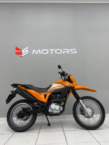 Oportunidade!!!  Bros 160 laranja com 54.218 KM ano 2019/19 por 17.999 na ESMOTORS. 
