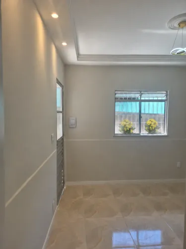 Visite sua casa com 3 quartos, já reformada na Rua Souza Uzel!