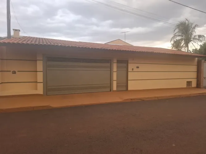 Casa 3 quartos e 6 vagas na garagem 16x50mts