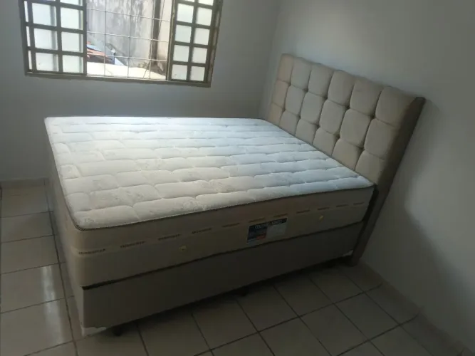 Cama casal confortável gratis travesseiro