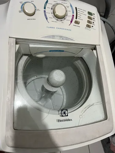 Máquina de lavar , ela centrifuga normal, só que às vezes ela está centrifugando lento