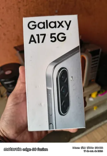 Caixa com nota fiscal do Galaxy a 17
