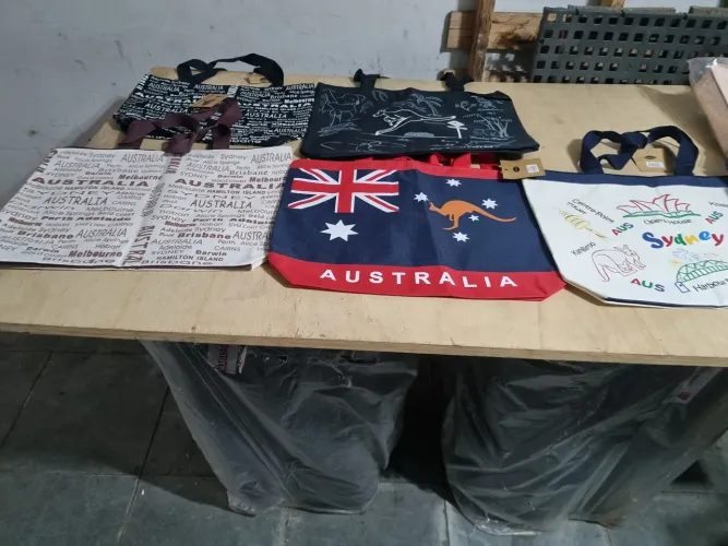 Sacolas novas com etiquetas