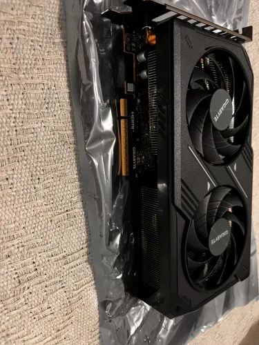 placa de video RTX 5060 gigabyte