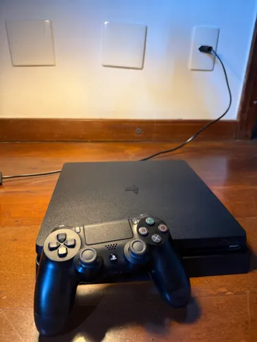 PLAYSTATION 4