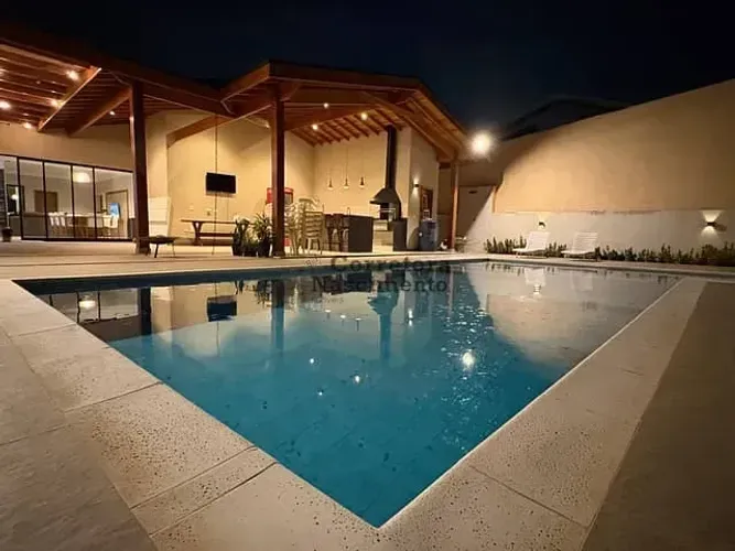 Casa de alto padrão com piscina iluminada e 1.200m² de terreno no Vale dos Lagos Jacareí