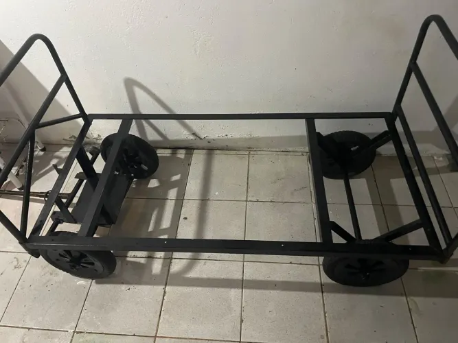 VENDO CARRINHO DE TRAÇÃO SUPORTA ATÉ 600 KG