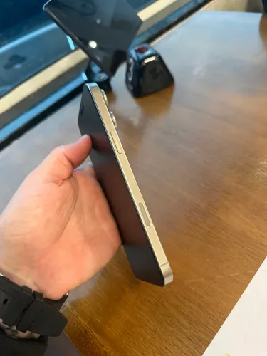 iPhone 16 pro Max 256 bateria 90%