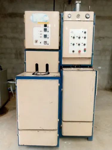 VENDE MAQUINA DE SOPRAR GARRAFAS PET *