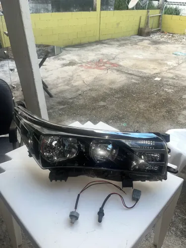Par de faróis Toyota corolla originais 15/17