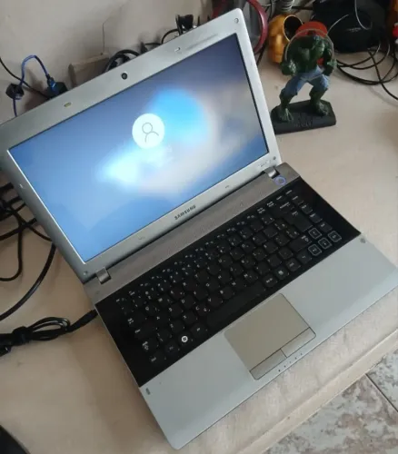 Notebook Samsung RV415 AMD E-350 - Memoria 4GB SSD 120GB Tela 14"