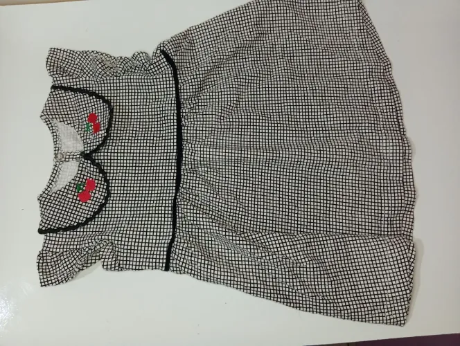 Vestido preto listrado gola boneca